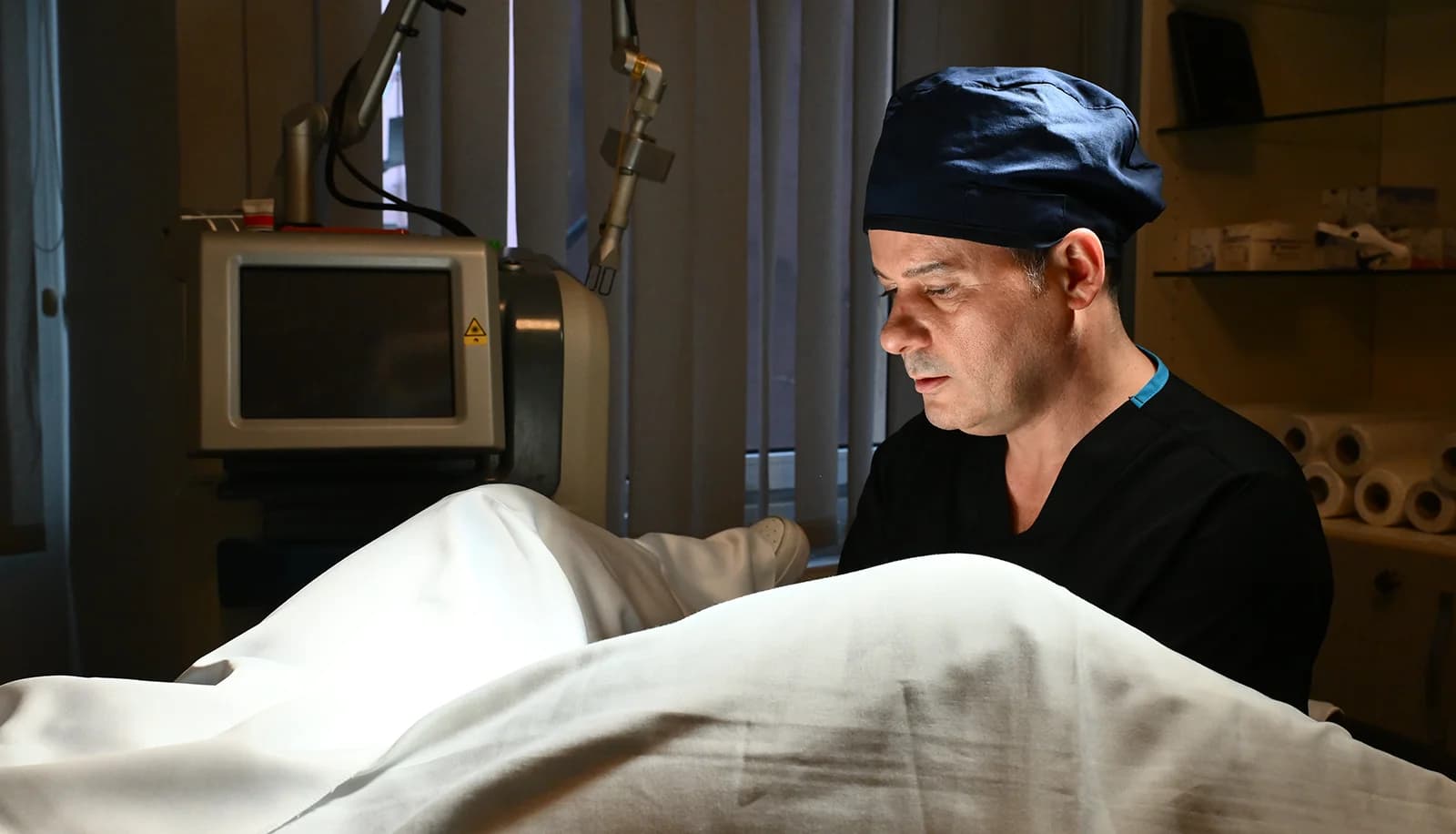 Kızlık Zarı Dikimi Yapan Doktorlar