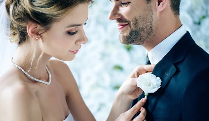 Kızlık Zarı Dikimi İçin Hangi Doktora Başvurmalıyım?