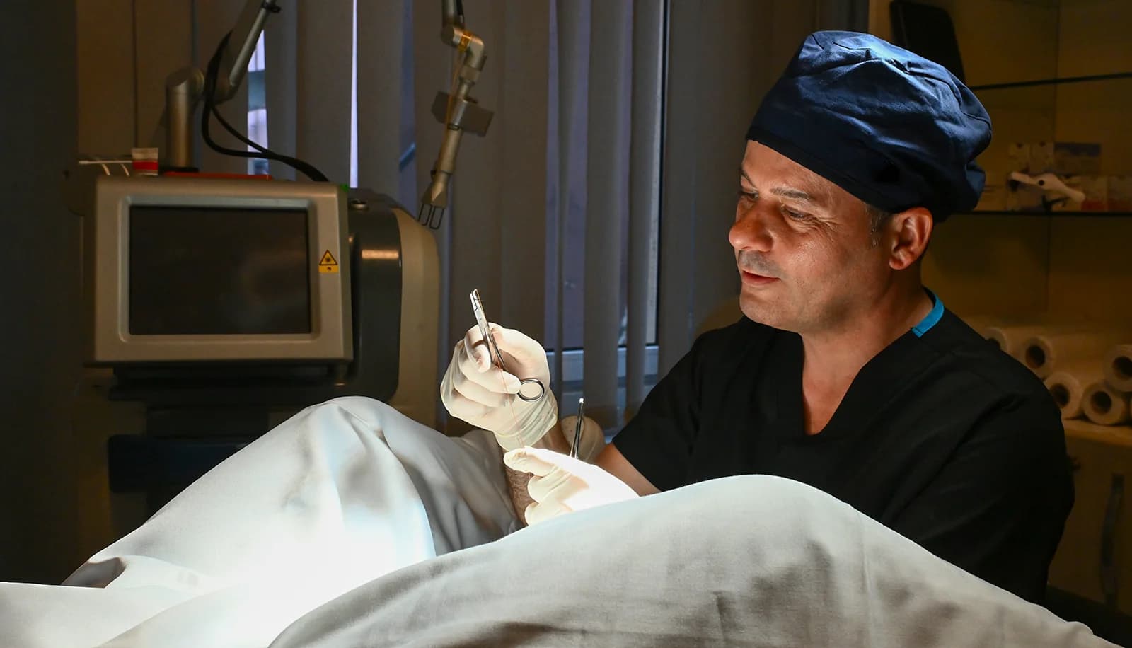 Kızlık Zarı Dikilir Mi?